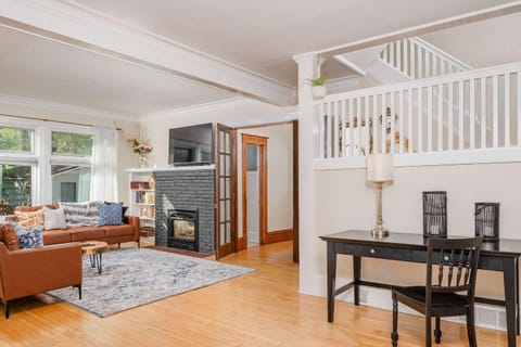 Family Downtown Mansion - Sleeps 13 House in Appleton