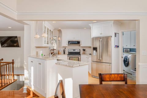 Family Downtown Mansion - Sleeps 13 House in Appleton