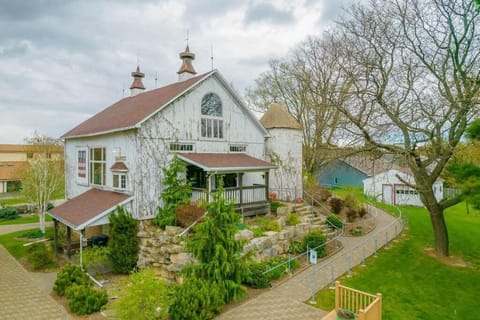 Urban Farmstead Family Retreat - Game Barn House in Appleton