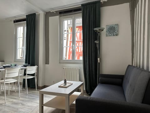 Living room, internet