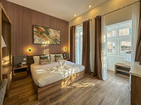 Photo of the whole room, Bedroom, towels