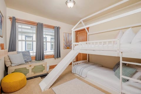 3 Bedroom Family Home - University of Oshkosh House in Oshkosh