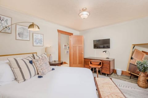 3 Bedroom Family Home - University of Oshkosh House in Oshkosh