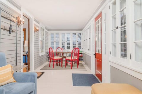 Character Family Home - 3 bedroom 2 bath House in Oshkosh