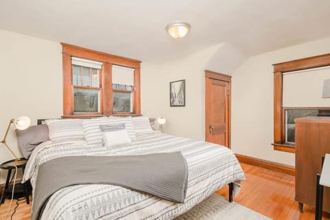 Character Family Home - 3 bedroom 2 bath House in Oshkosh