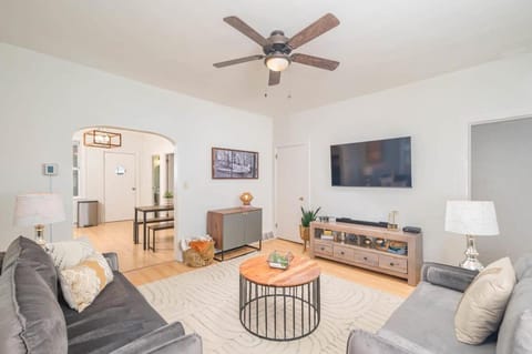 Downtown 2 Bedroom Home - Office House in Oshkosh