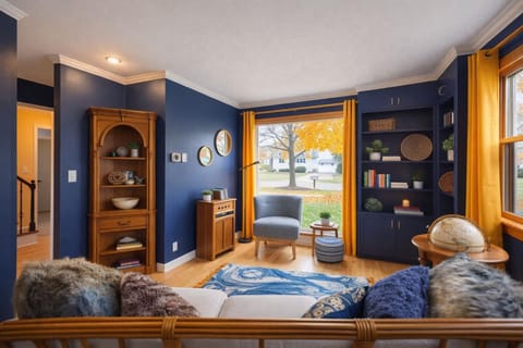 River Drive Retreat - Family Neighborhood sleeps 10 House in Appleton