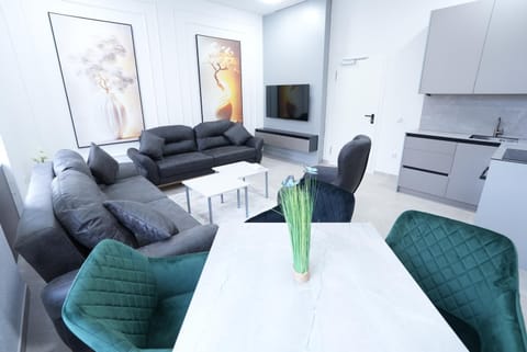 TV and multimedia, Kitchen or kitchenette, Living room, Seating area, Dining area