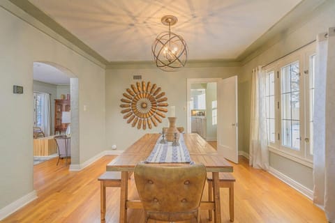 Downtown Oasis Family Home - Lawrence University PAC College Ave House in Appleton