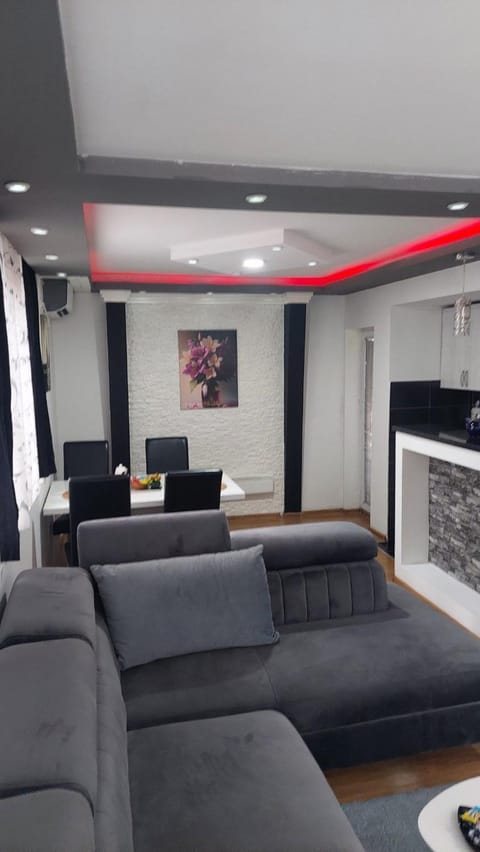 TV and multimedia, Kitchen or kitchenette, Seating area