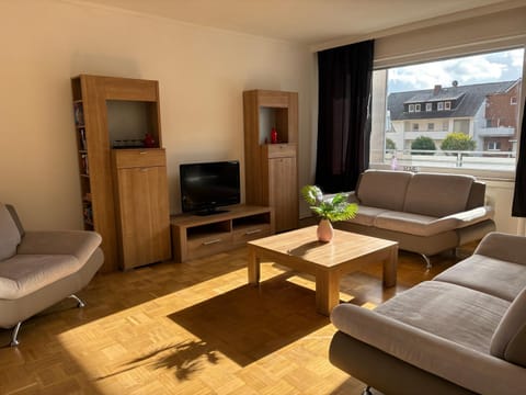 Communal lounge/ TV room, TV and multimedia, Living room, Seating area, Evening entertainment, flat iron, internet