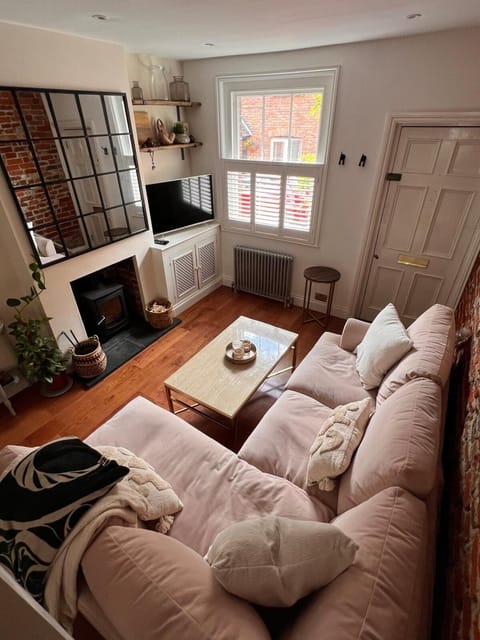 Two Bedroom House in the Heart of Winchester House in Winchester