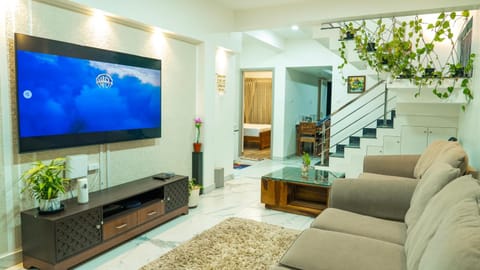 Communal lounge/ TV room, TV and multimedia, Living room, Seating area