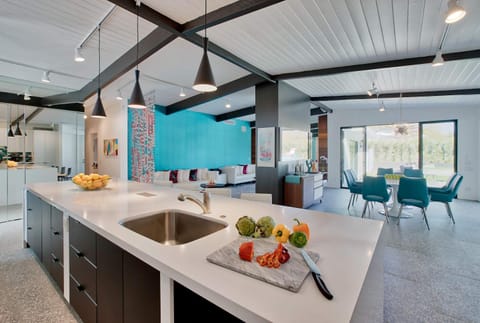 Navigate Stays Top Rated Luxury Villa w Pool House in Palm Springs