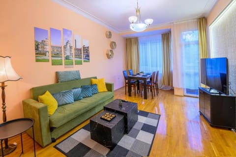 Communal lounge/ TV room, TV and multimedia, Living room, Seating area, Dining area, Evening entertainment