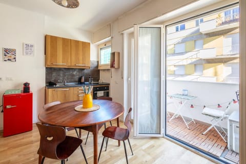 Balcony/Terrace, Living room, Seating area, Dining area, oven, stove