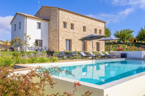 Property building, Day, Swimming pool