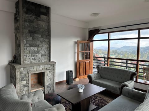 Communal lounge/ TV room, Natural landscape, Seating area, Mountain view