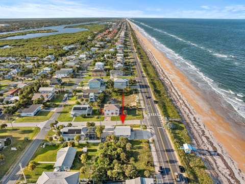 Neighbourhood, Natural landscape, Bird's eye view, City view, Sea view, Street view
