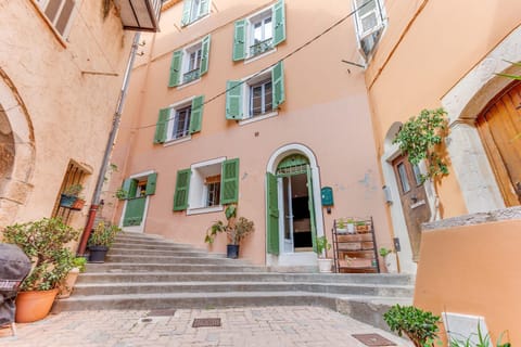 Property building, Facade/entrance