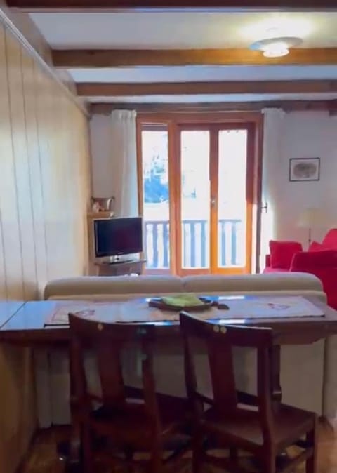 TV and multimedia, Living room, Dining area, Evening entertainment