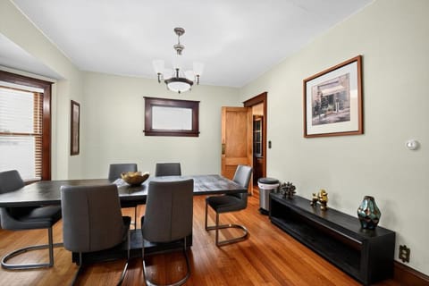 Seating area, Dining area