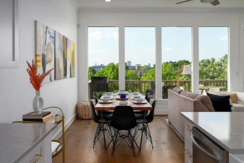 Chic Townhome Close to City and Dining House in Vestavia Hills