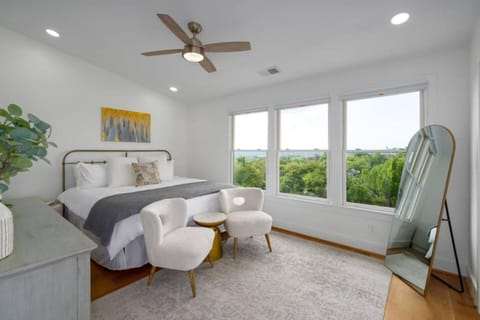 Chic Townhome Close to City and Dining House in Vestavia Hills