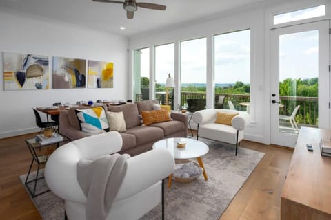 Chic Townhome Close to City and Dining House in Vestavia Hills