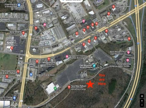 Family Escape with Garage, Pool and Park) House in Pelham