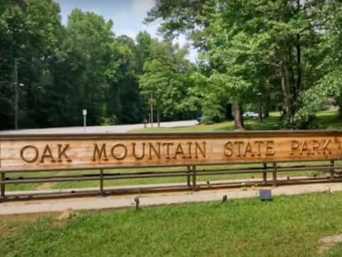 Luxury 2 BR Getaway Near Oak Mountain Park Apartment in Pelham