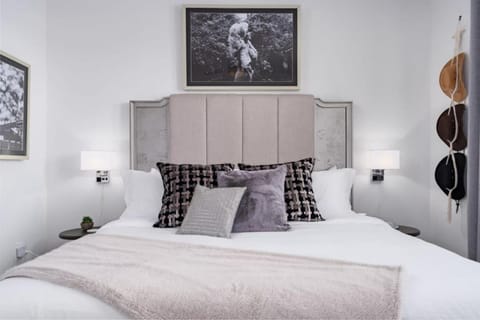 Luxury 2 BR Getaway Near Oak Mountain Park Apartment in Pelham