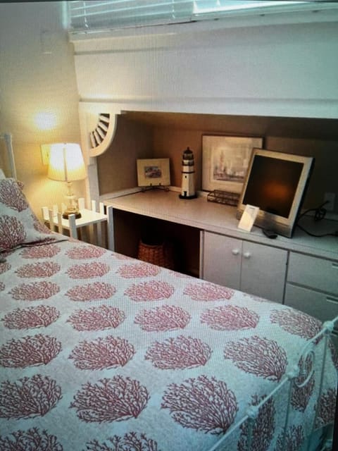 Lazy Shell Condo 325 Apartment in Cedar Key