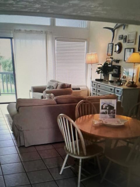 Lazy Shell Condo 325 Apartment in Cedar Key