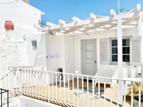 Cabarnus House House in Paros