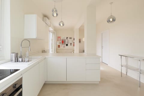 Kitchen or kitchenette, dishwasher, stove