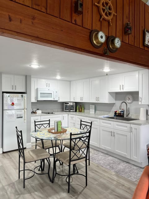 Sunset Vista Condo 328 Apartment in Cedar Key