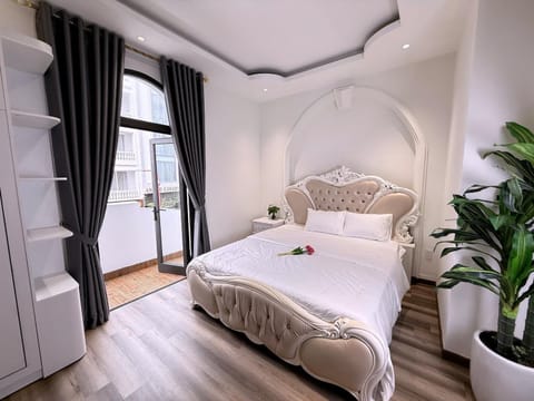 Bed, Balcony/Terrace, Bedroom
