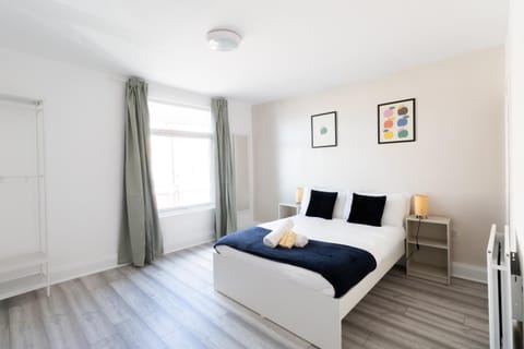 Photo of the whole room, Bedroom