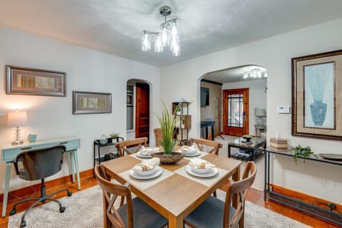 1 Mi to Akron Zoo Ranch-Style Home with Yard! House in Akron