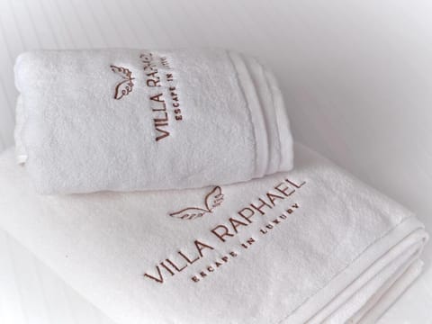 Bed, Property logo or sign, Bedroom, towels