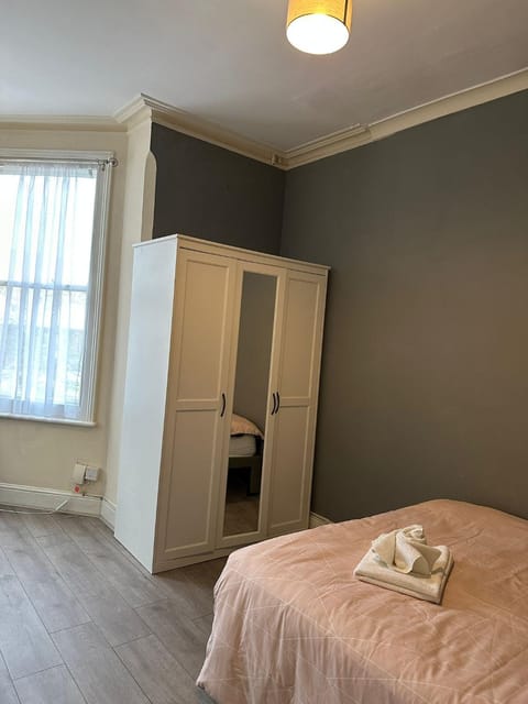 Bedroom, wardrobe