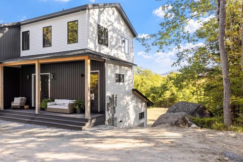 Le Petit Flat - 2 Bed 1 Bath One Level Apartment Apartment in Lake Sunapee