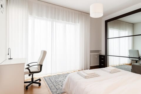 Seating area, Bedroom