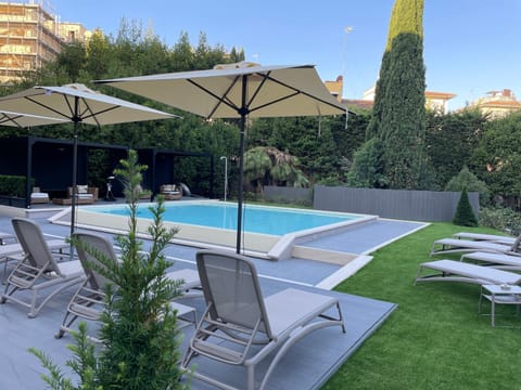 Swimming pool, Swimming pool