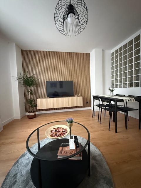 TV and multimedia, Living room, Seating area, Dining area