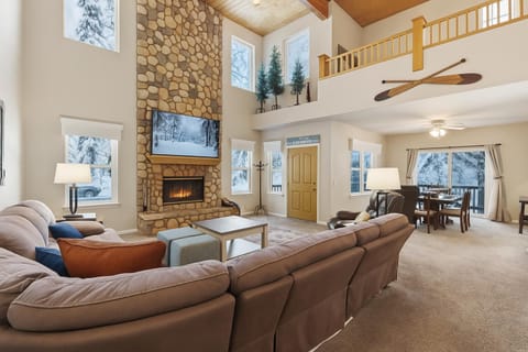 The Trailhead Hot Tub, Hikes & Night Skies House in Shaver Lake