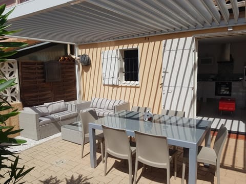 Patio, Dining area