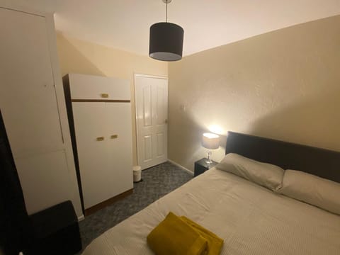 meadow house close to city center OVER 25 ONLY kids with adults allowed House in Belfast