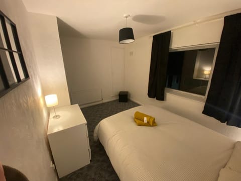 meadow house close to city center OVER 25 ONLY kids with adults allowed House in Belfast